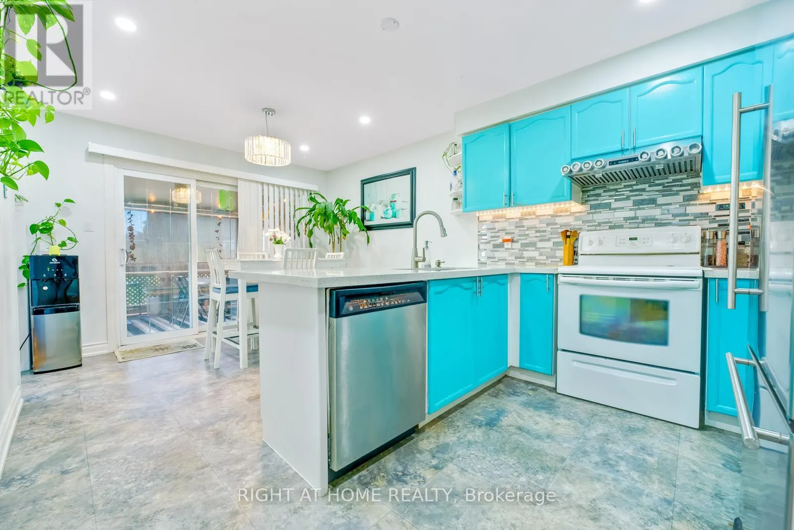 25 FIELDNEST CRESCENT