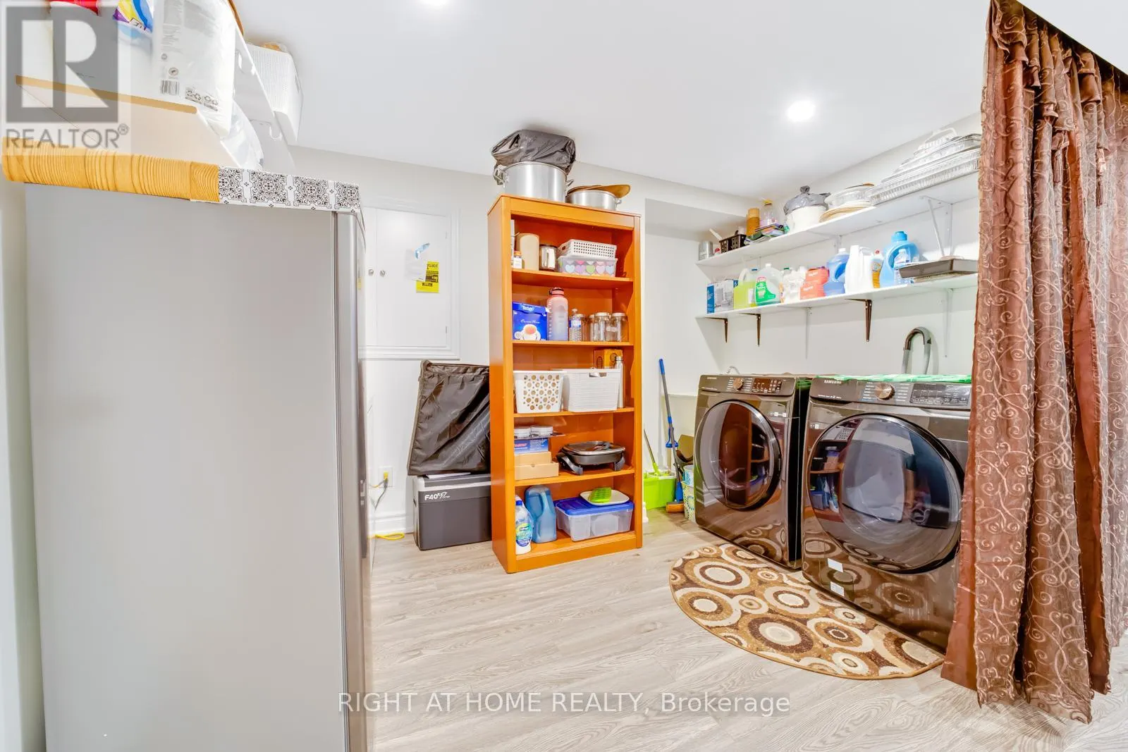 25 FIELDNEST CRESCENT