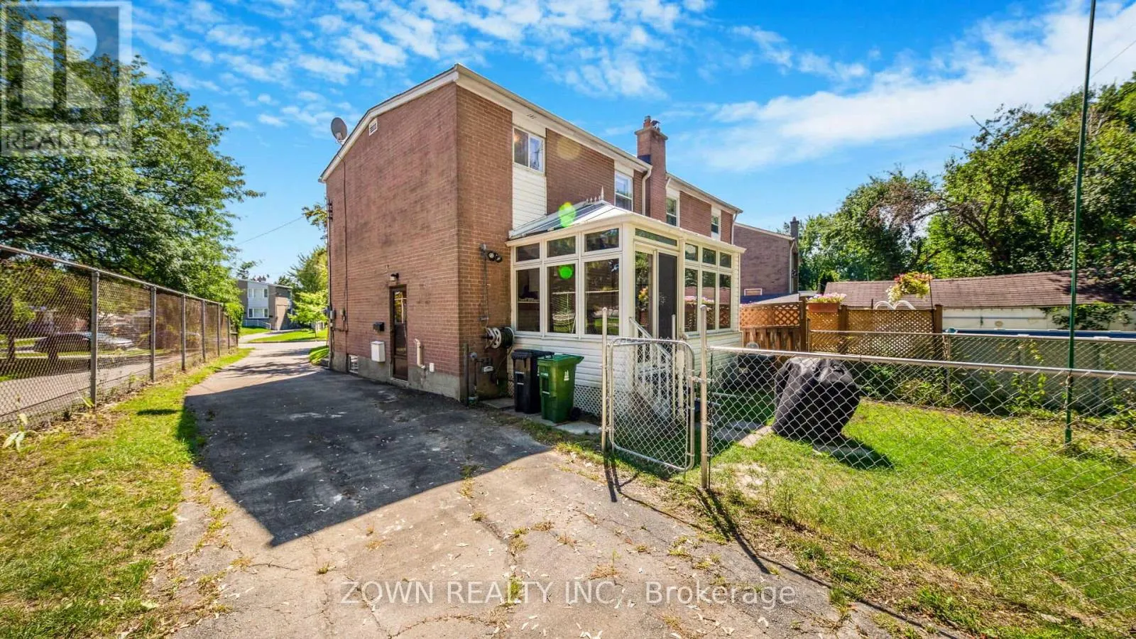 118 CHESTNUT CRESCENT