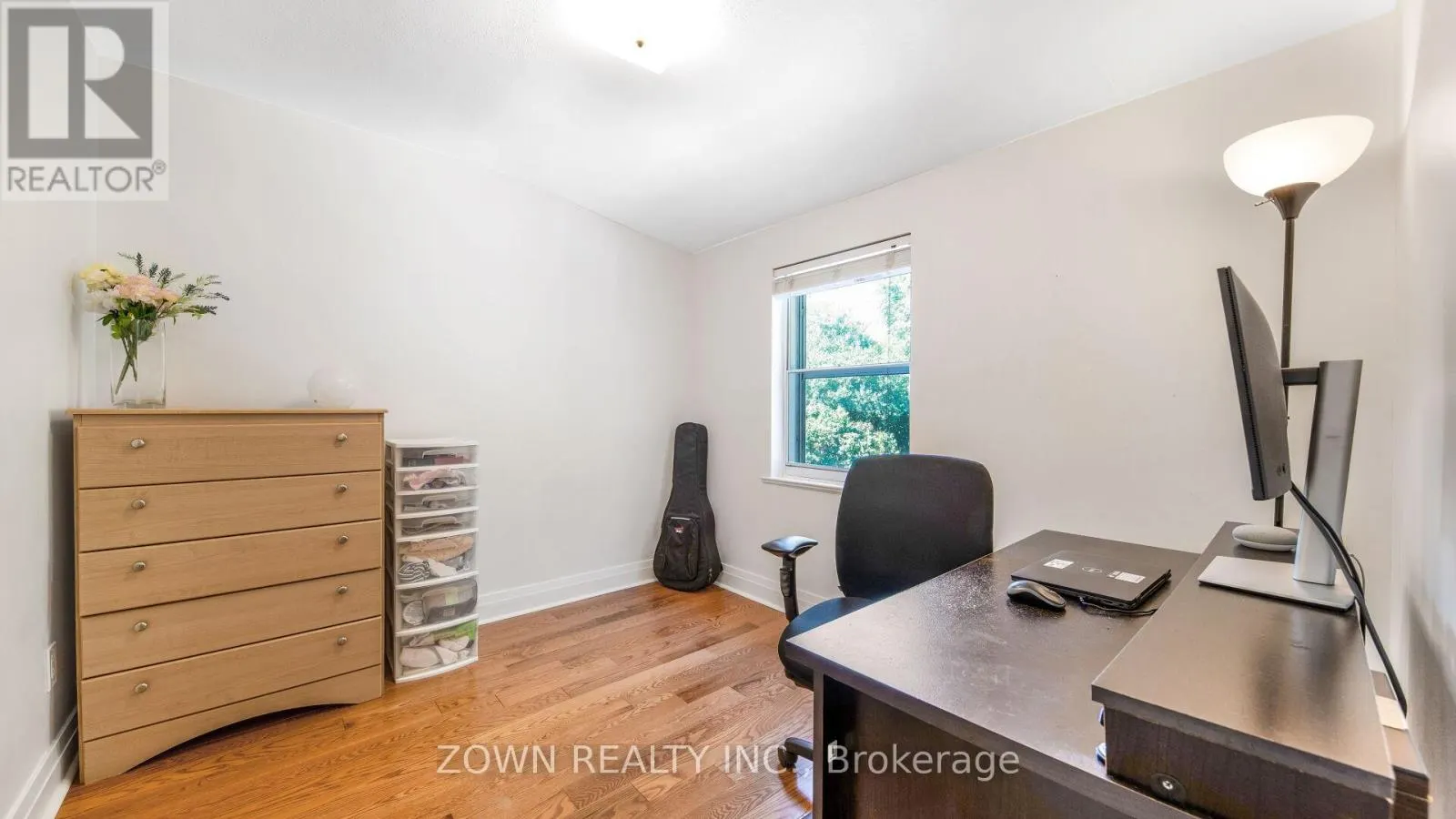 118 CHESTNUT CRESCENT