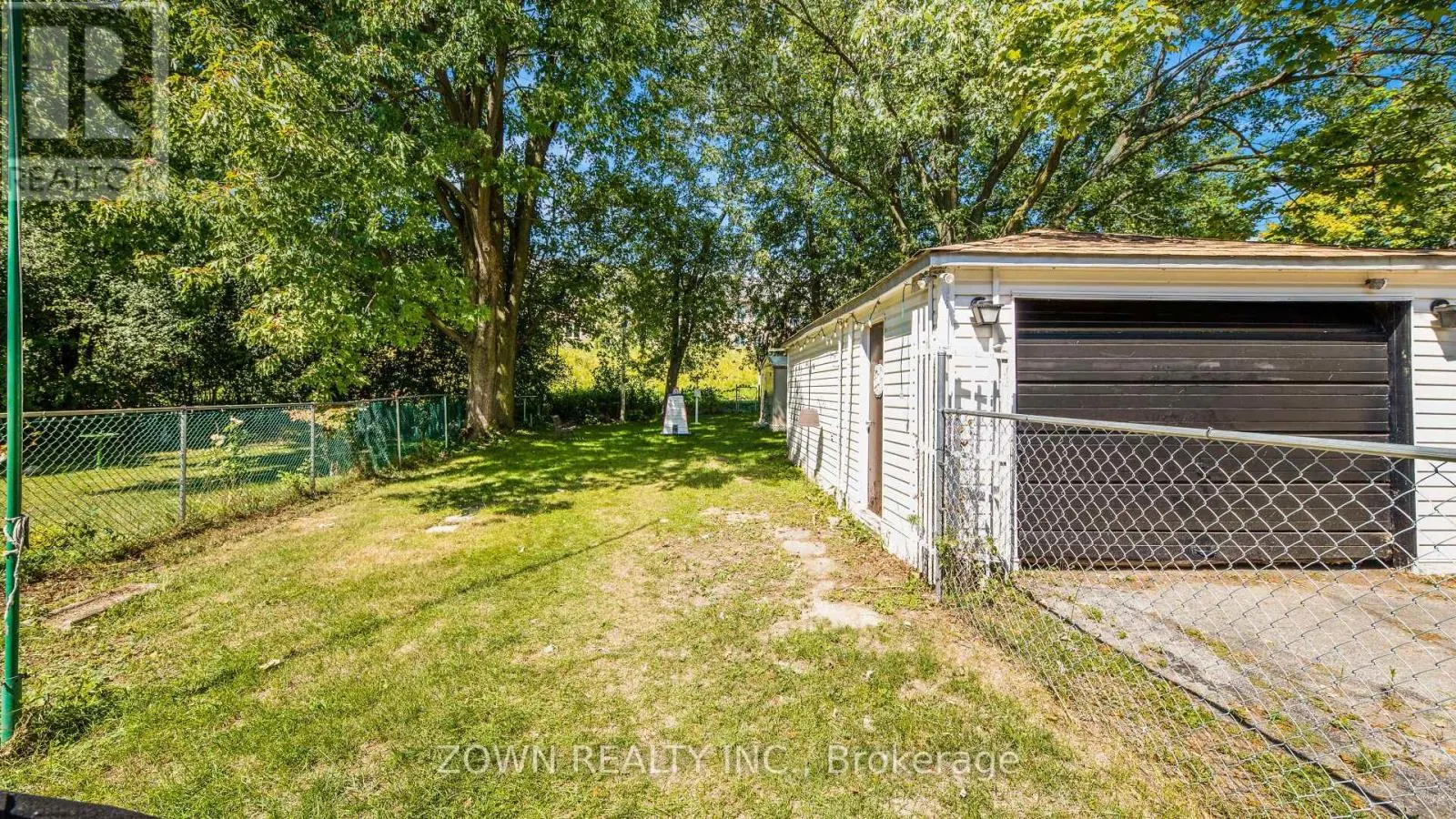 118 CHESTNUT CRESCENT