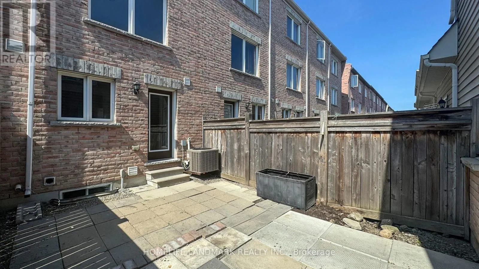7 KAWNEER TERRACE