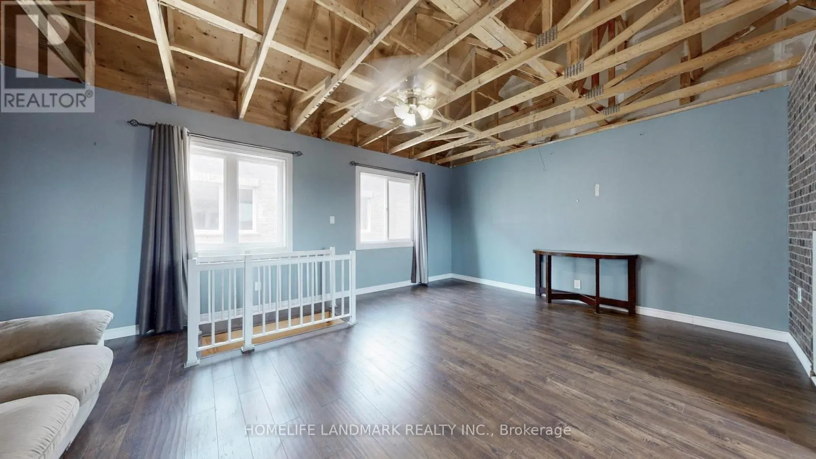 7 KAWNEER TERRACE