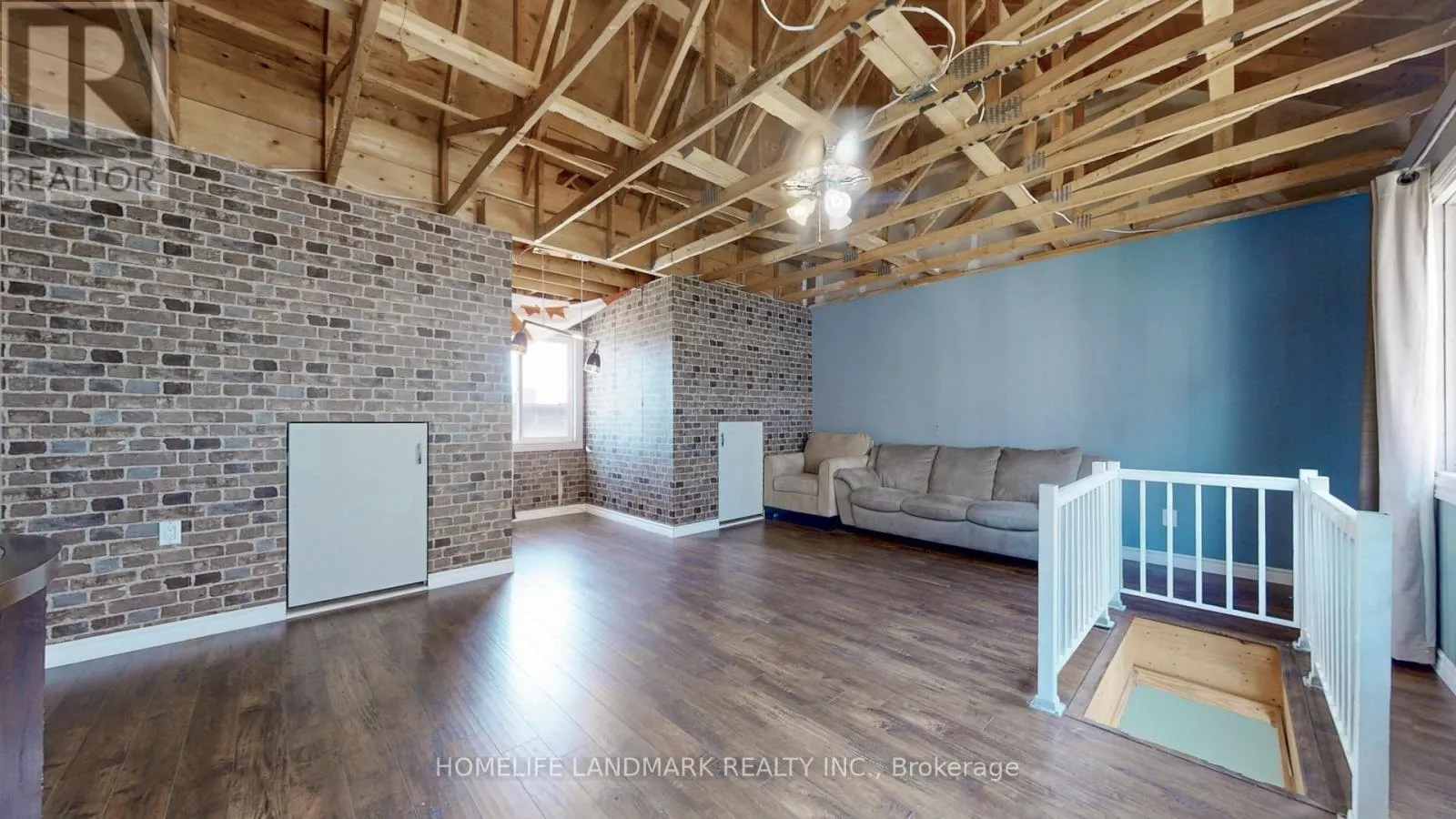 7 KAWNEER TERRACE