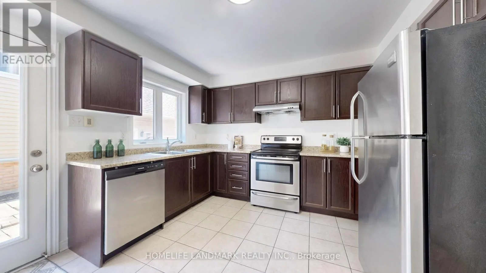7 KAWNEER TERRACE