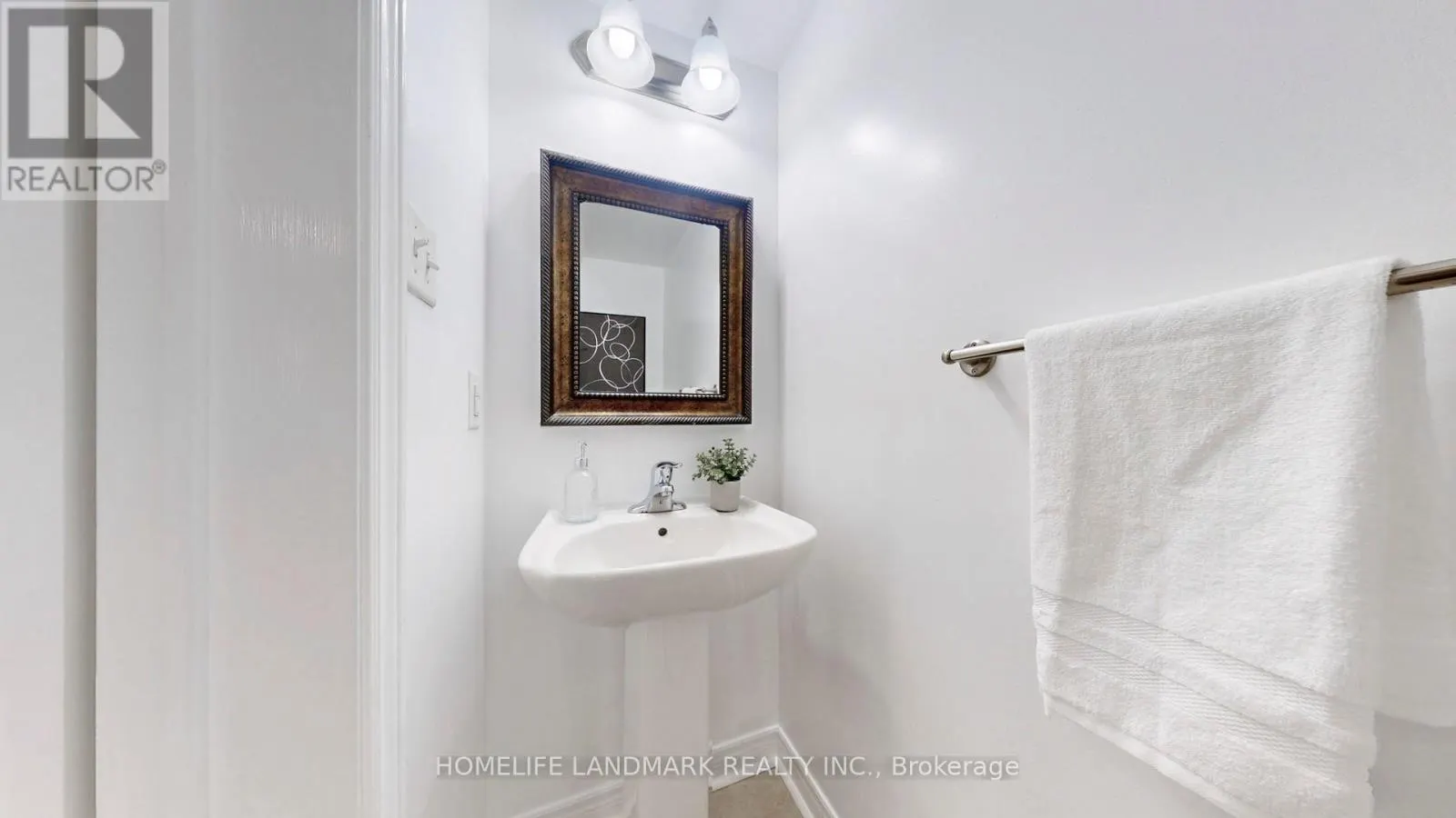 7 KAWNEER TERRACE