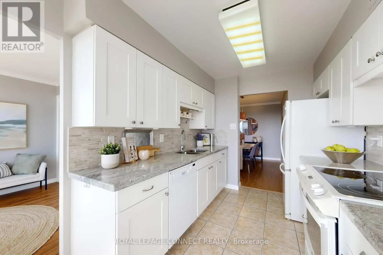 901 - 1890 VALLEY FARM ROAD
