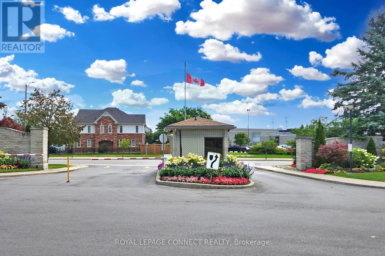 901 - 1890 VALLEY FARM ROAD