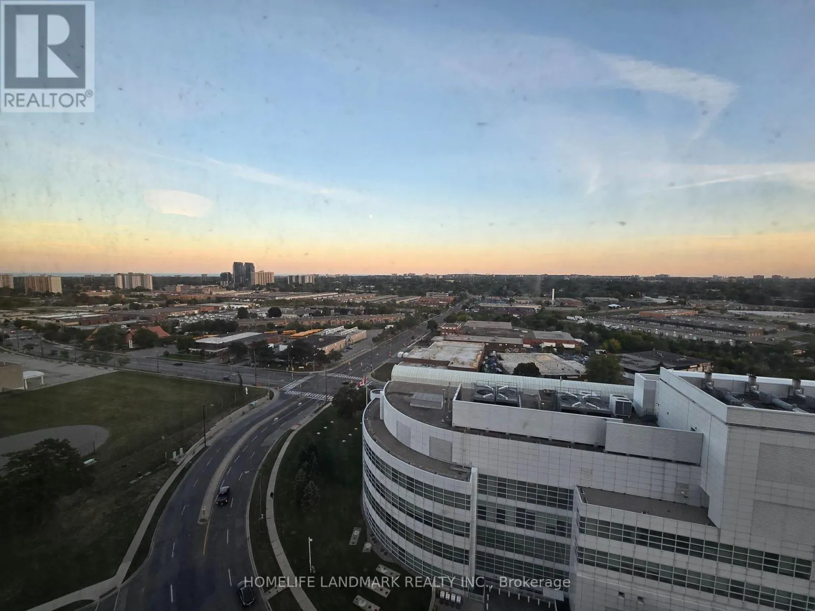 2206 - 1 LEE CENTRE DRIVE