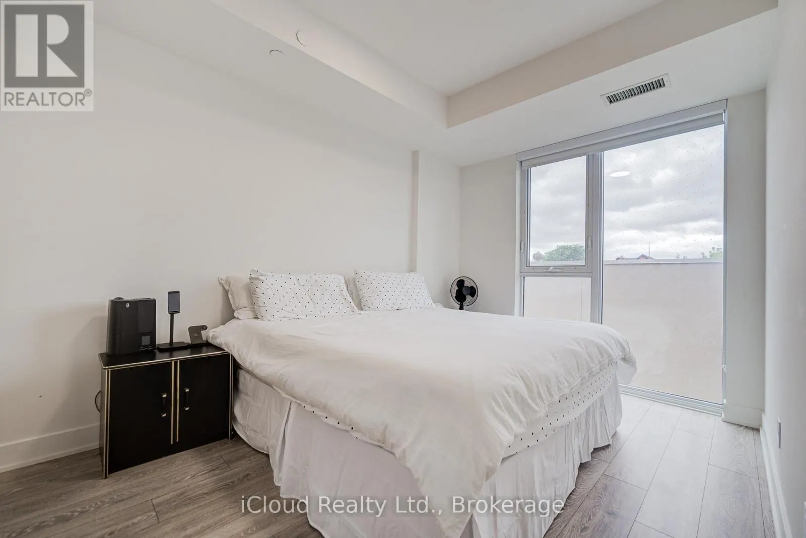 211 - 1285 QUEEN STREET E