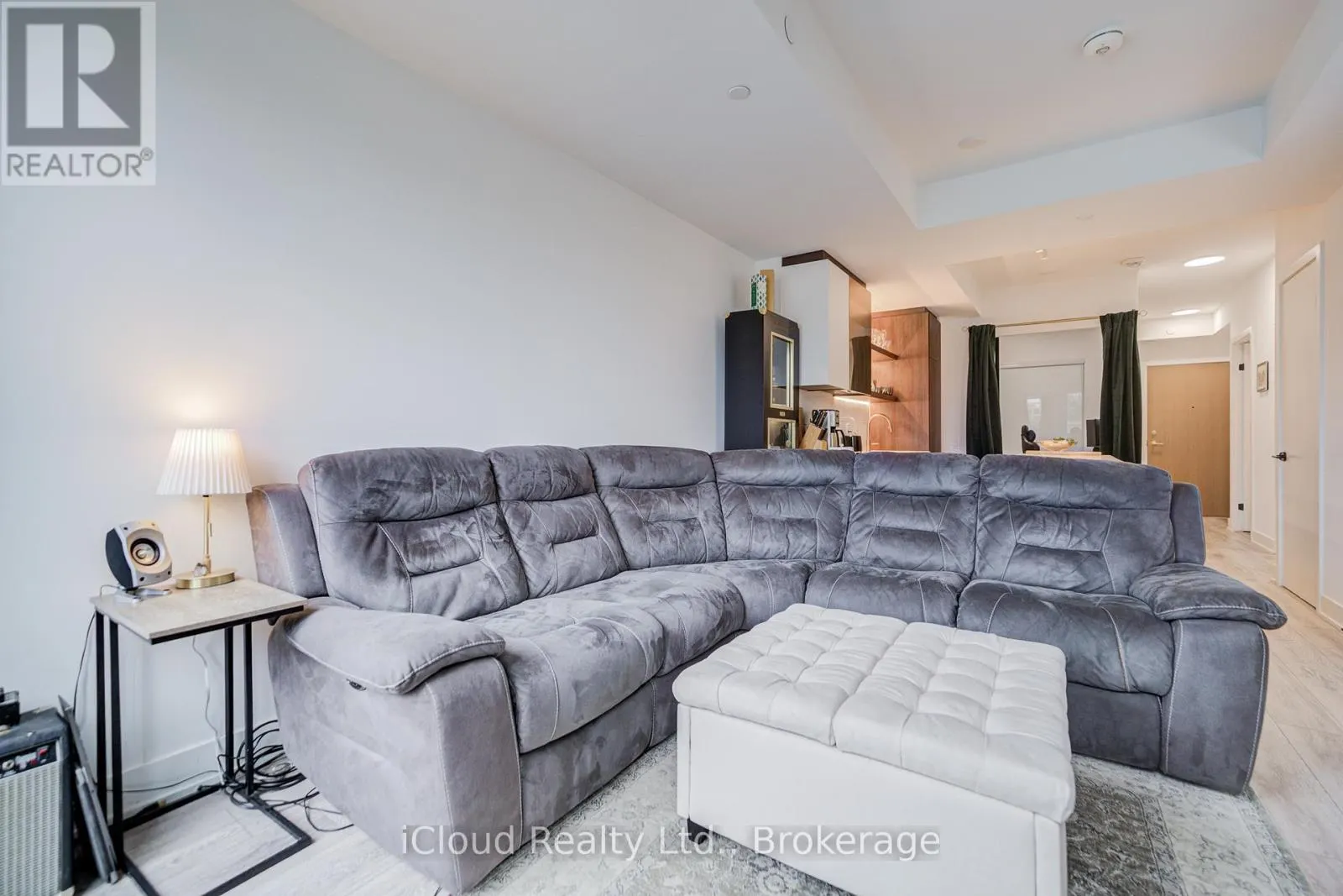211 - 1285 QUEEN STREET E