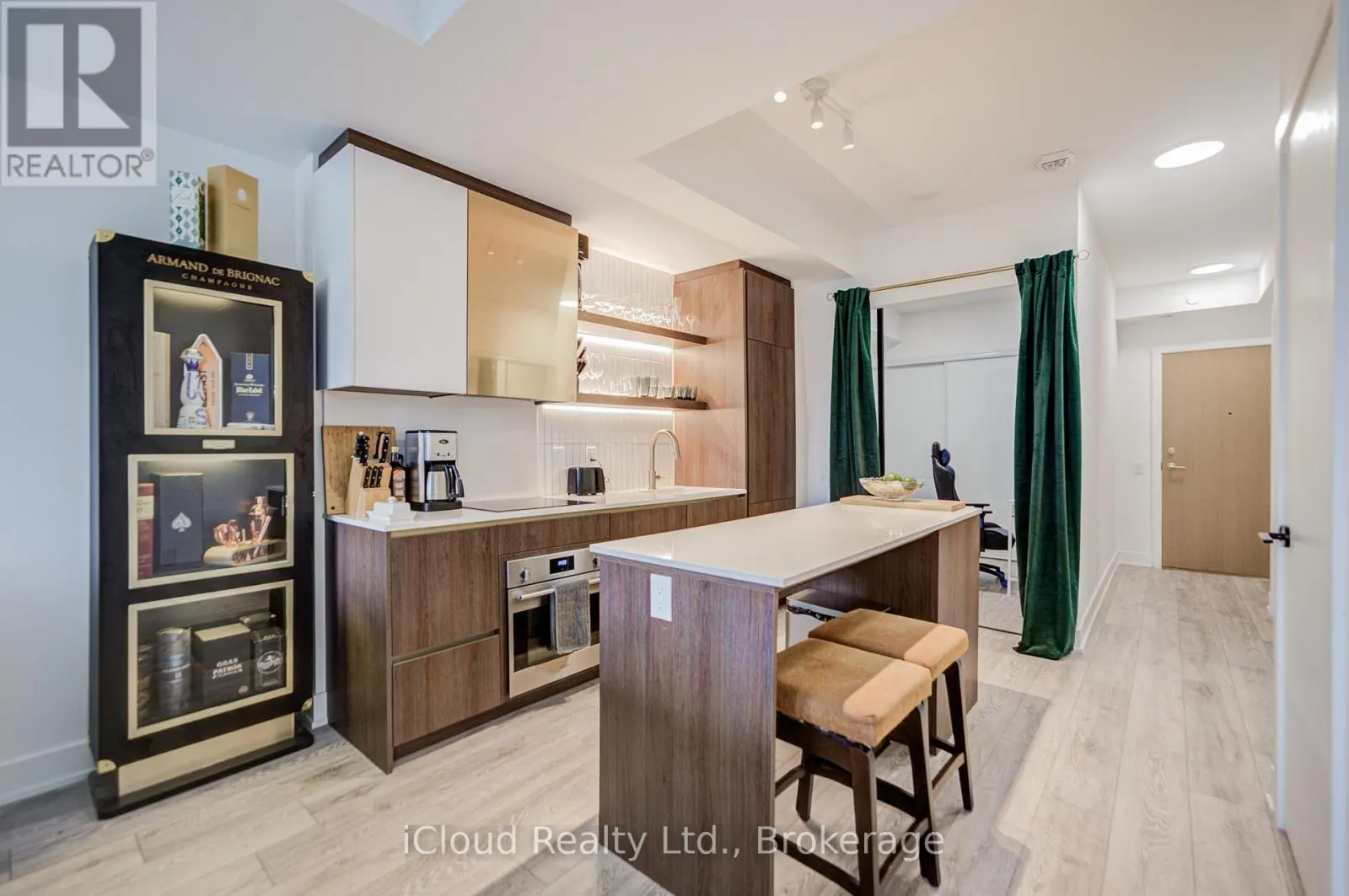 211 - 1285 QUEEN STREET E