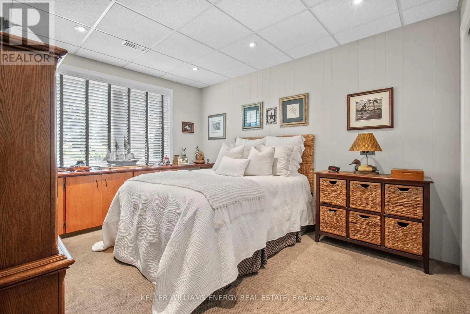 833 GLENMANOR DRIVE