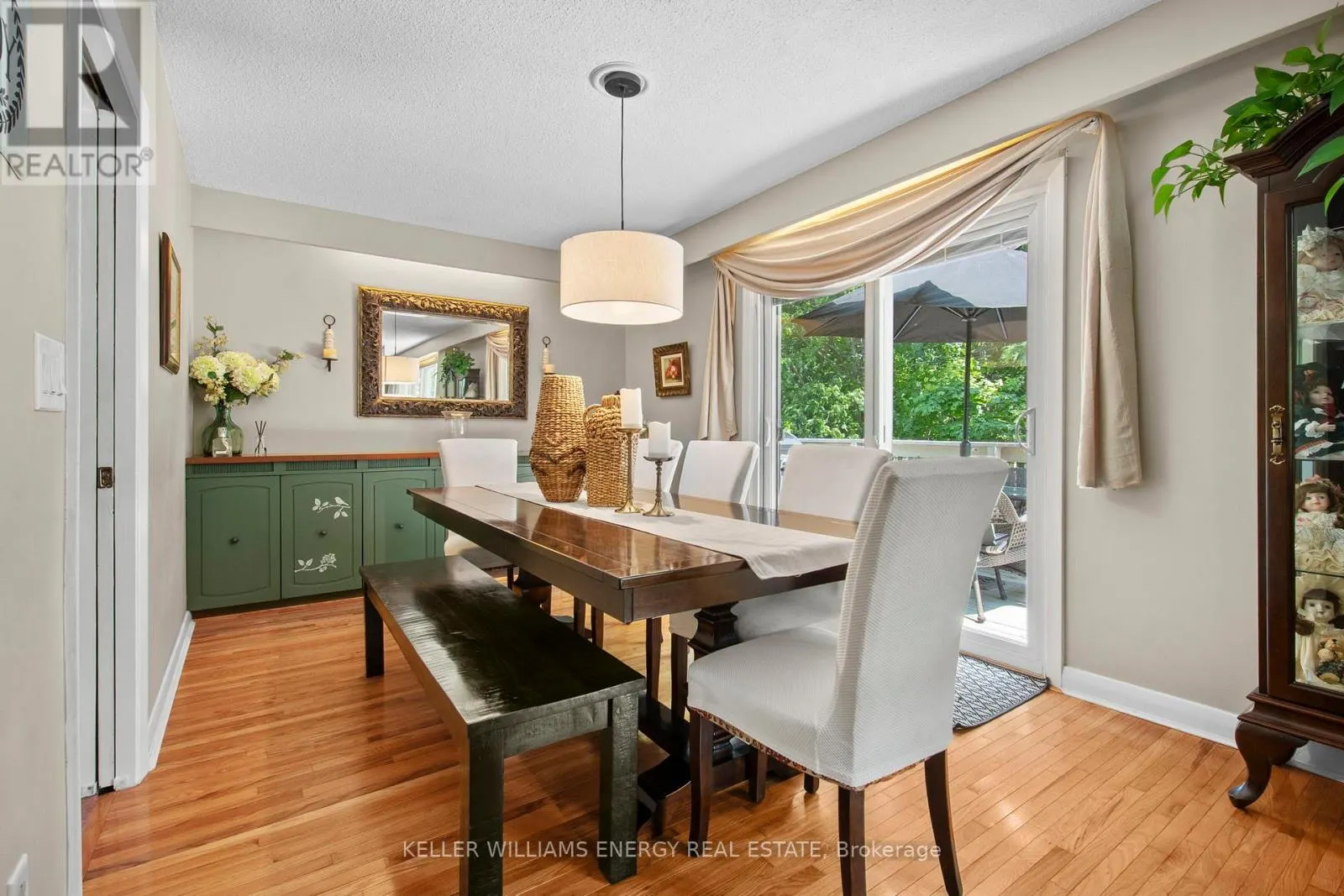 833 GLENMANOR DRIVE
