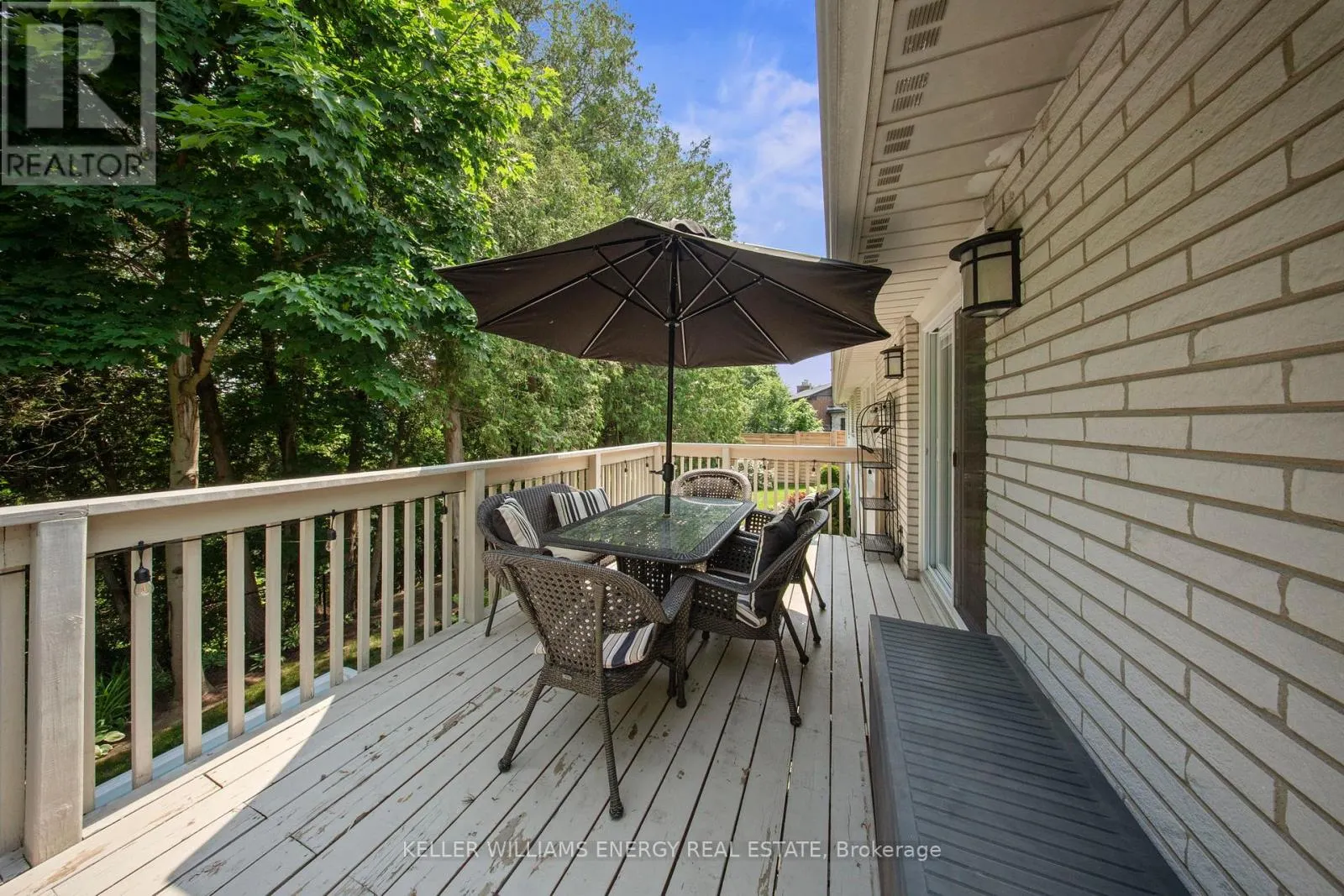 833 GLENMANOR DRIVE