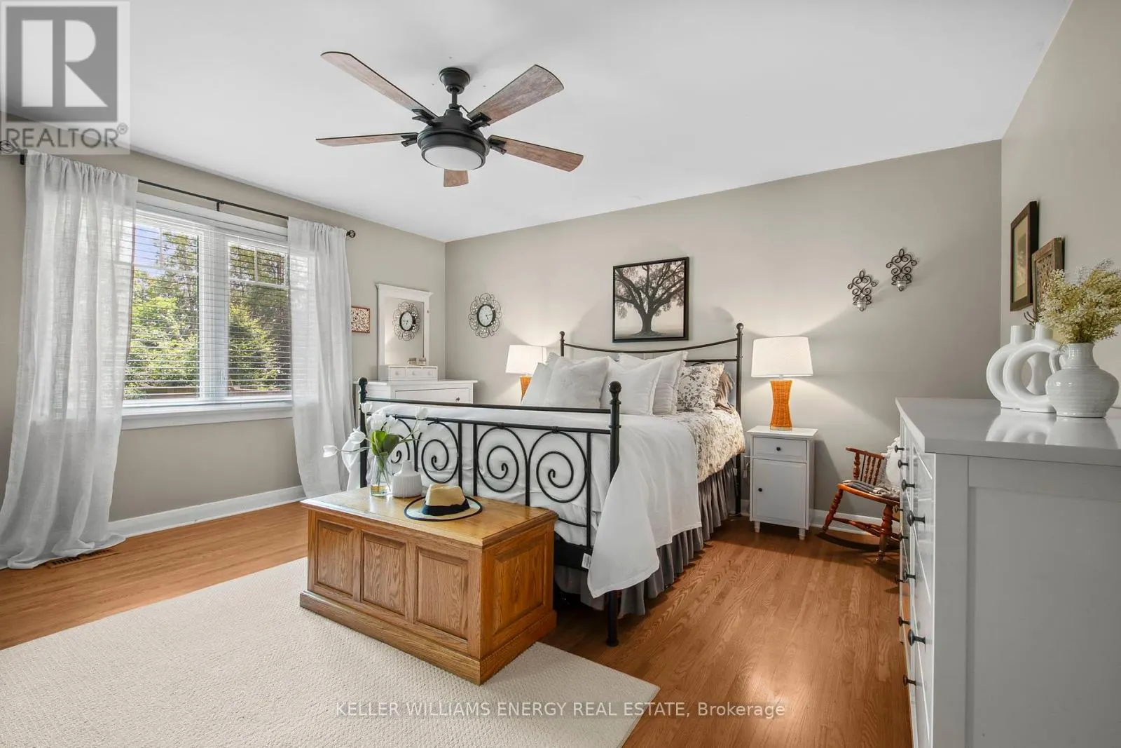 833 GLENMANOR DRIVE