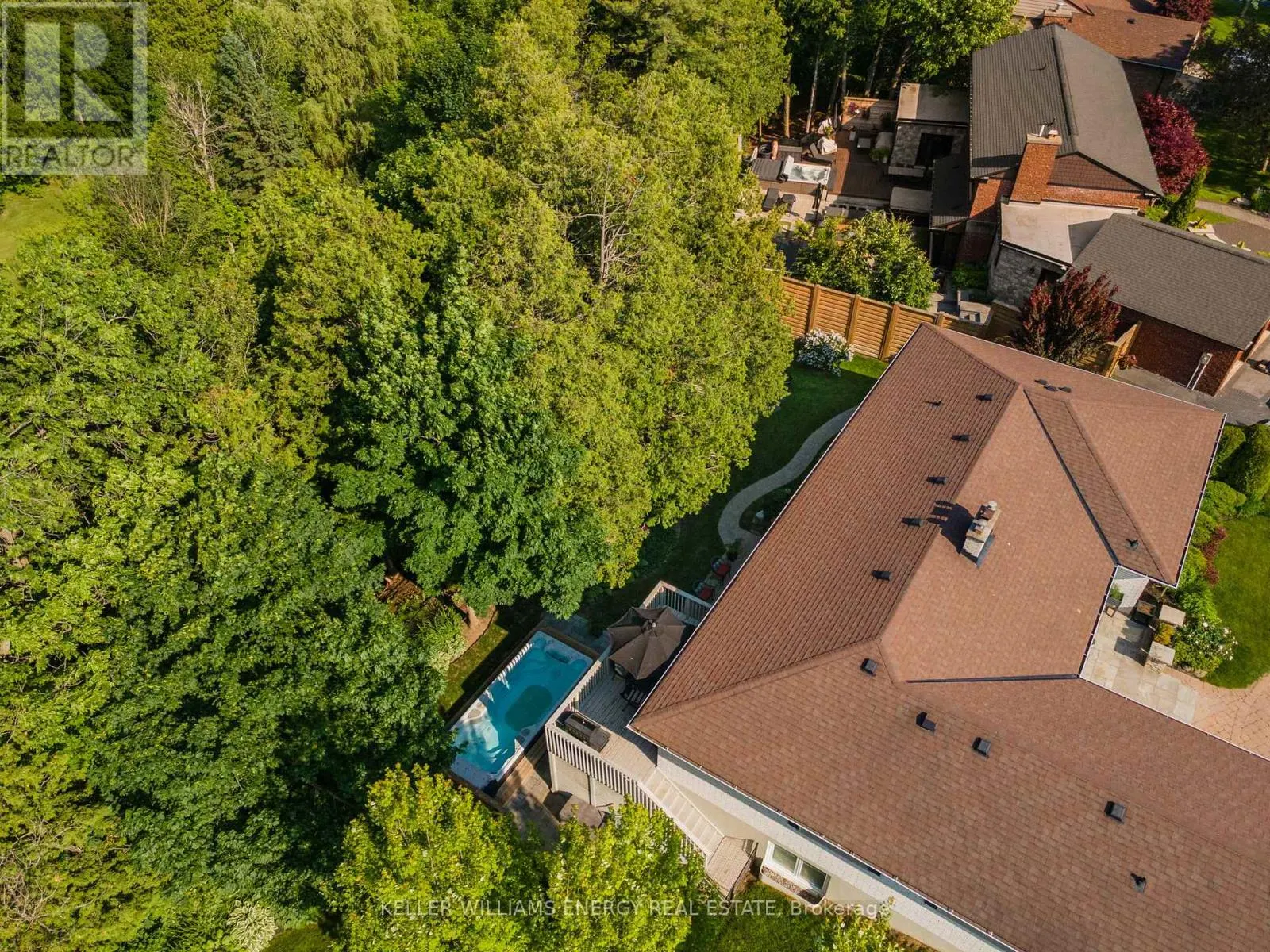833 GLENMANOR DRIVE
