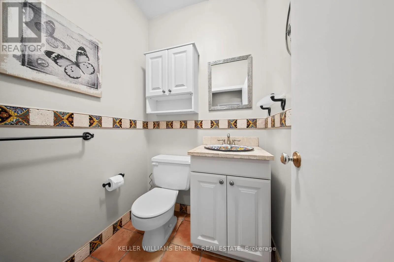 833 GLENMANOR DRIVE