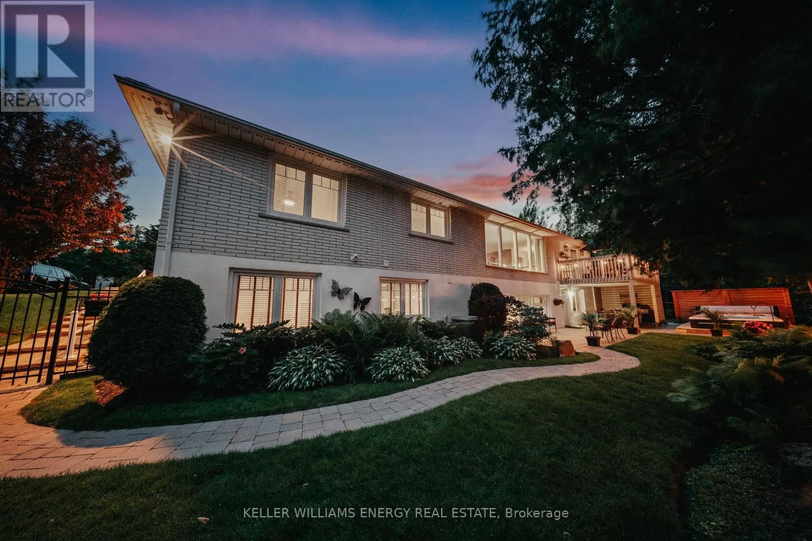 833 GLENMANOR DRIVE