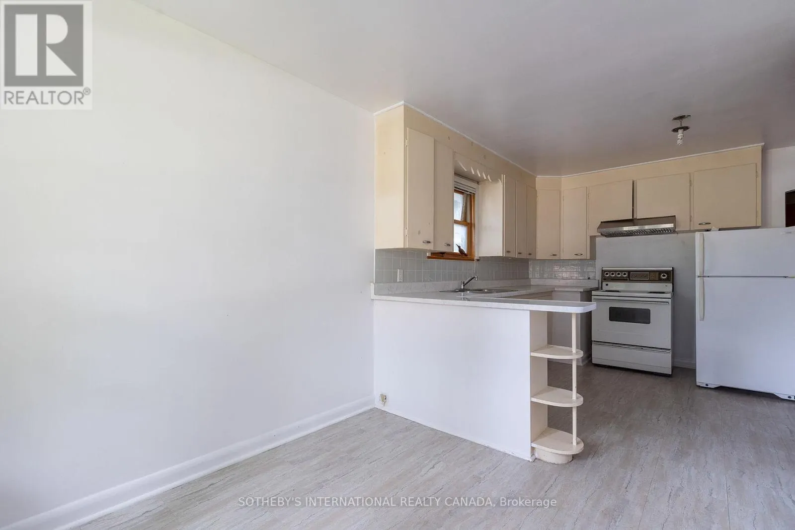 17 AYRE POINT