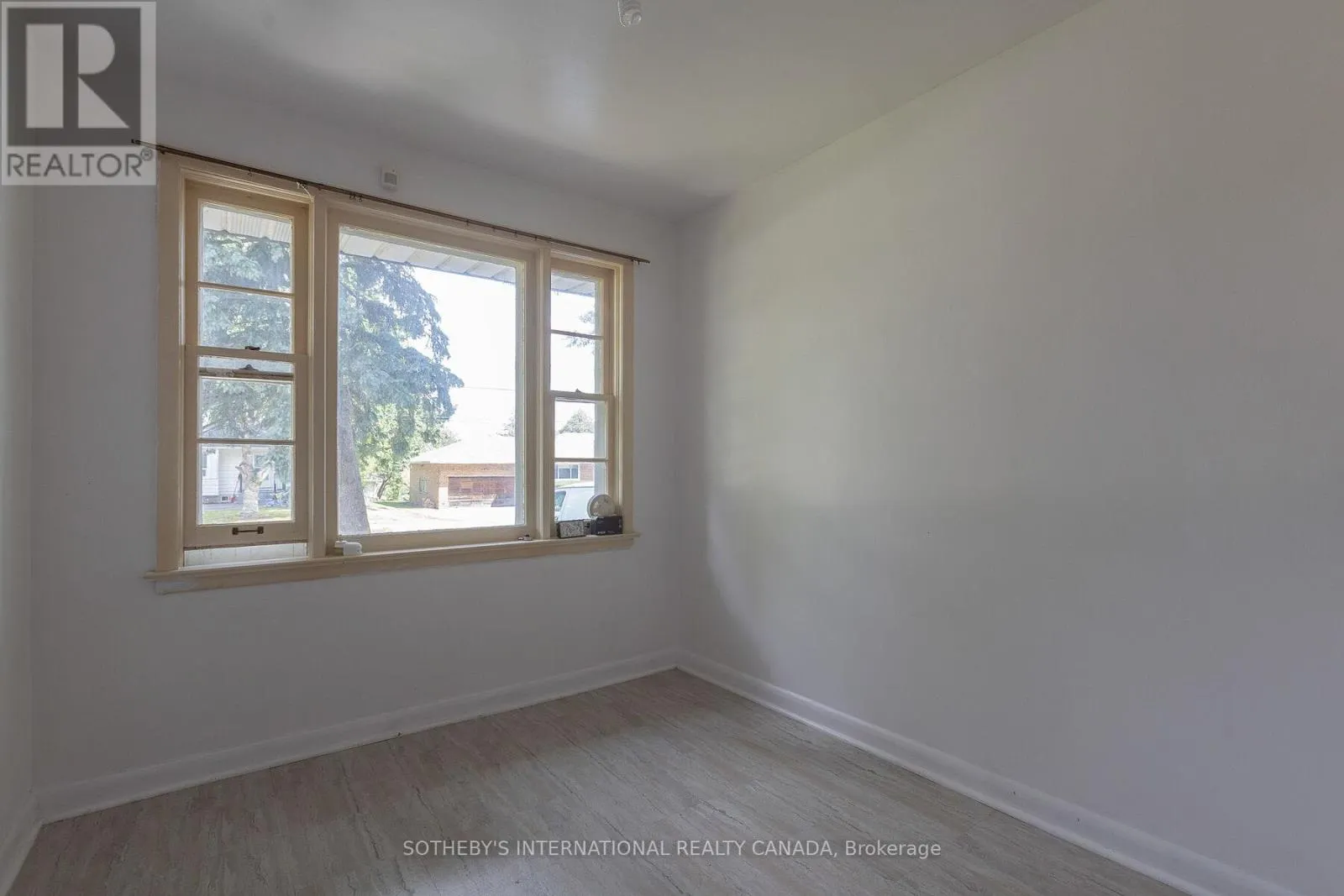 17 AYRE POINT