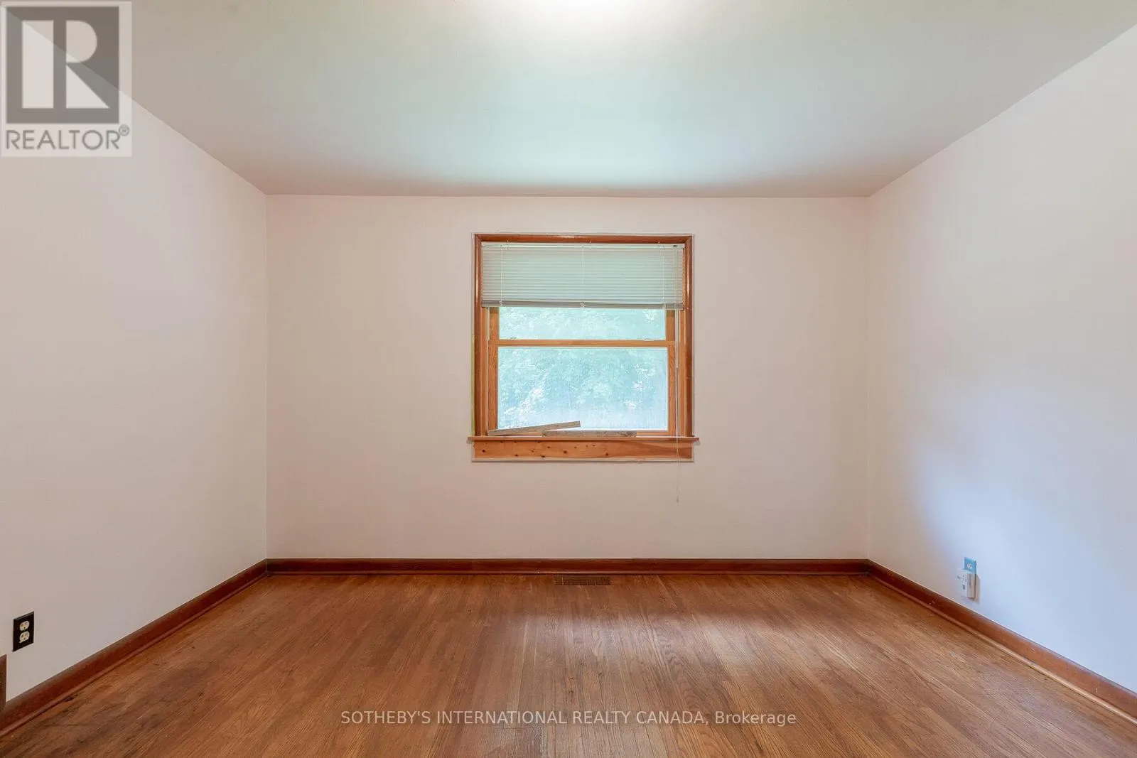17 AYRE POINT