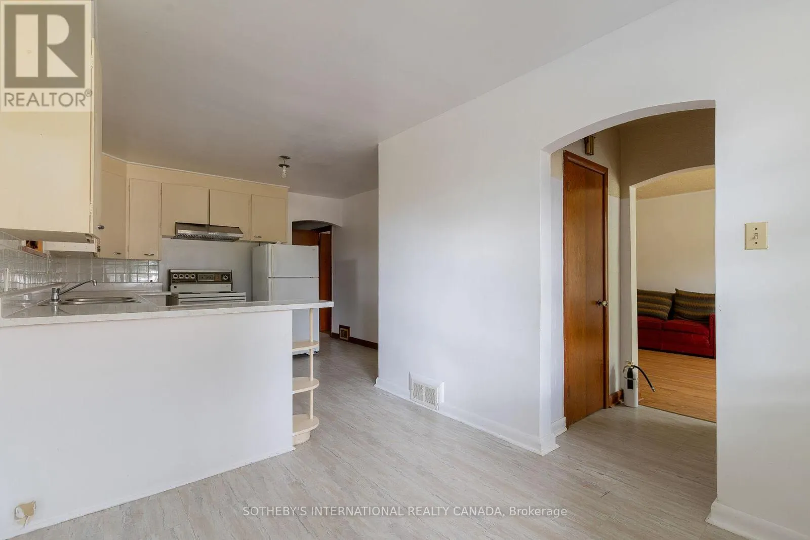 17 AYRE POINT
