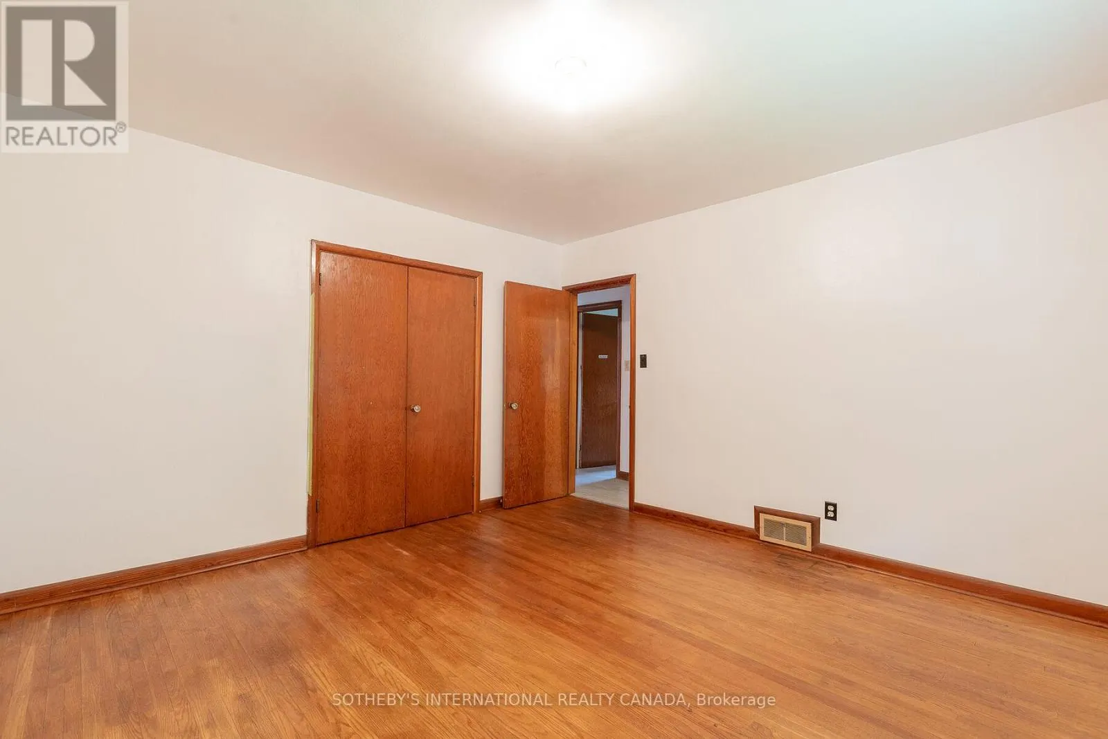 17 AYRE POINT