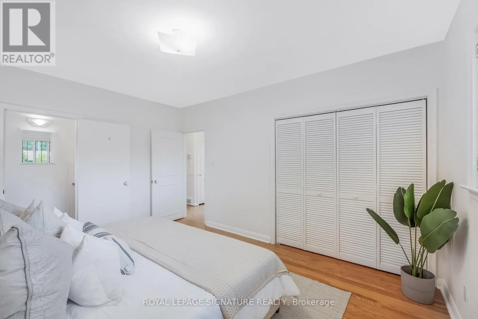 6 LYNN GATE CRESCENT