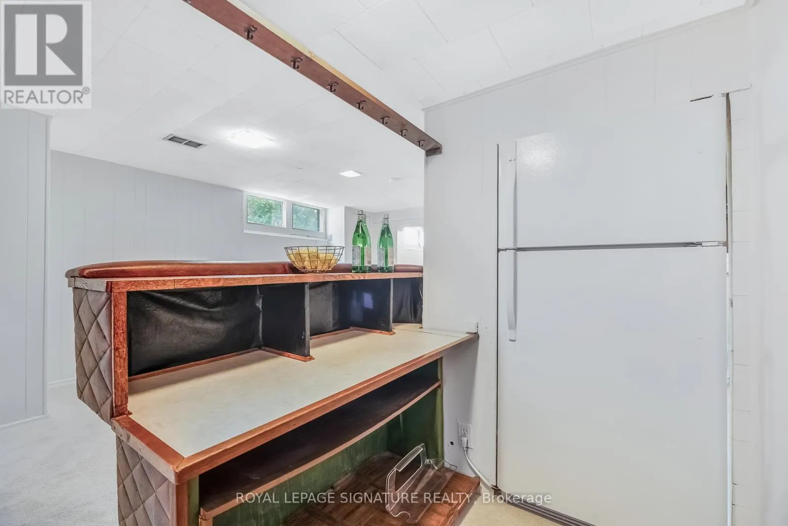 6 LYNN GATE CRESCENT