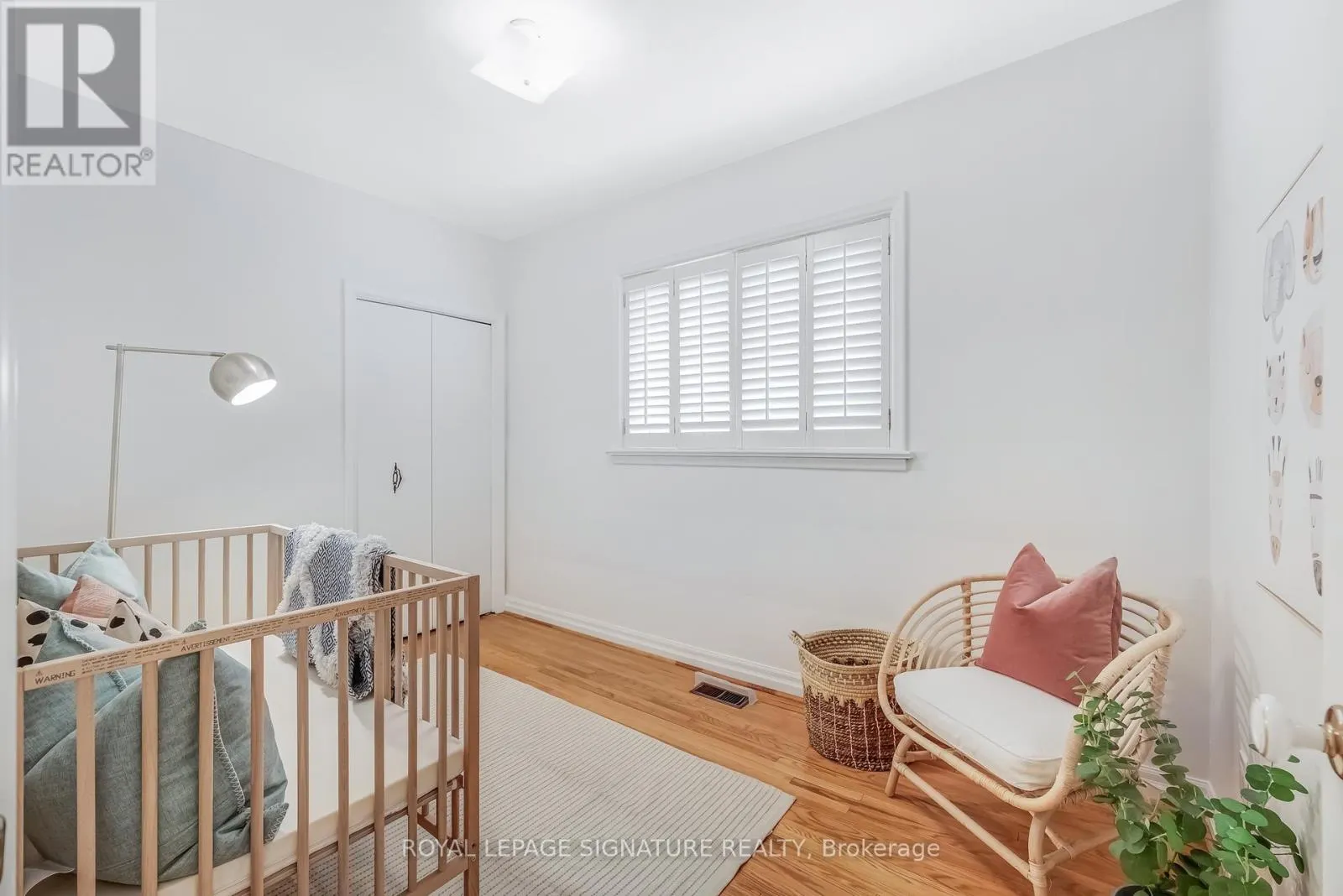 6 LYNN GATE CRESCENT