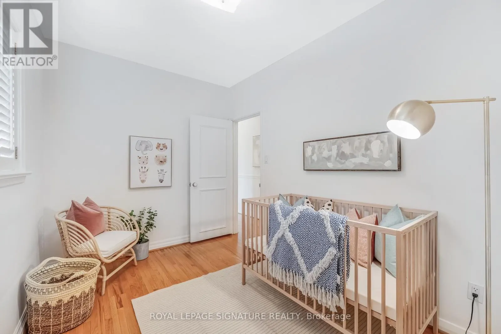 6 LYNN GATE CRESCENT