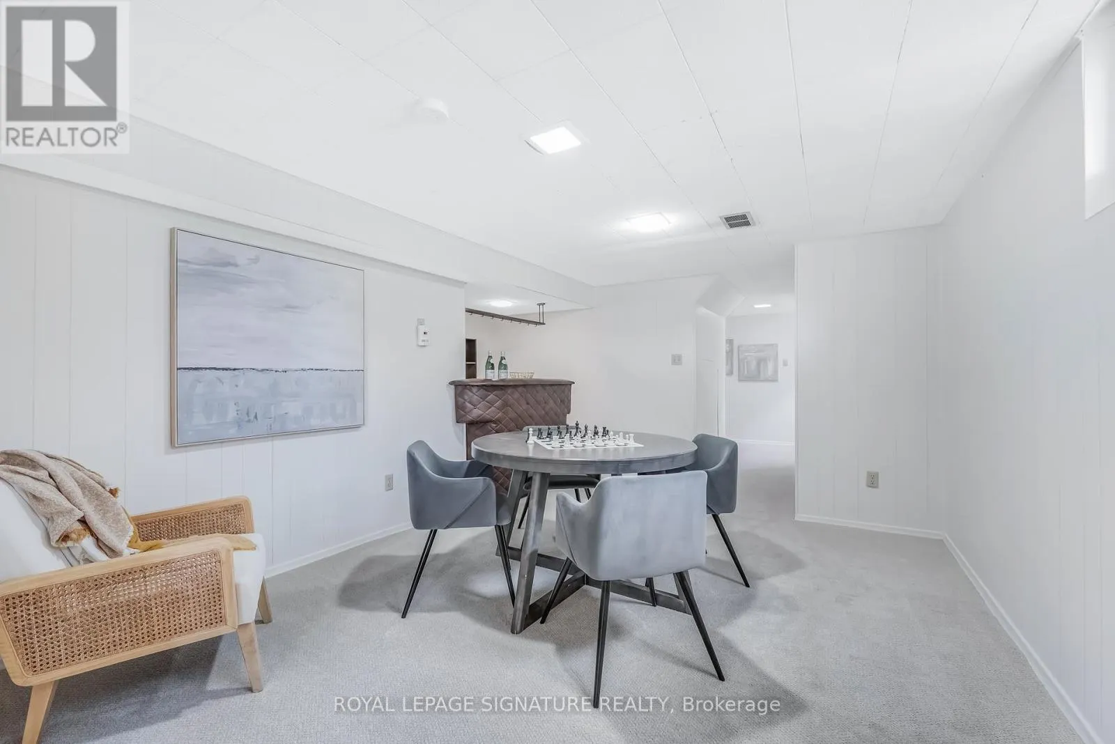 6 LYNN GATE CRESCENT