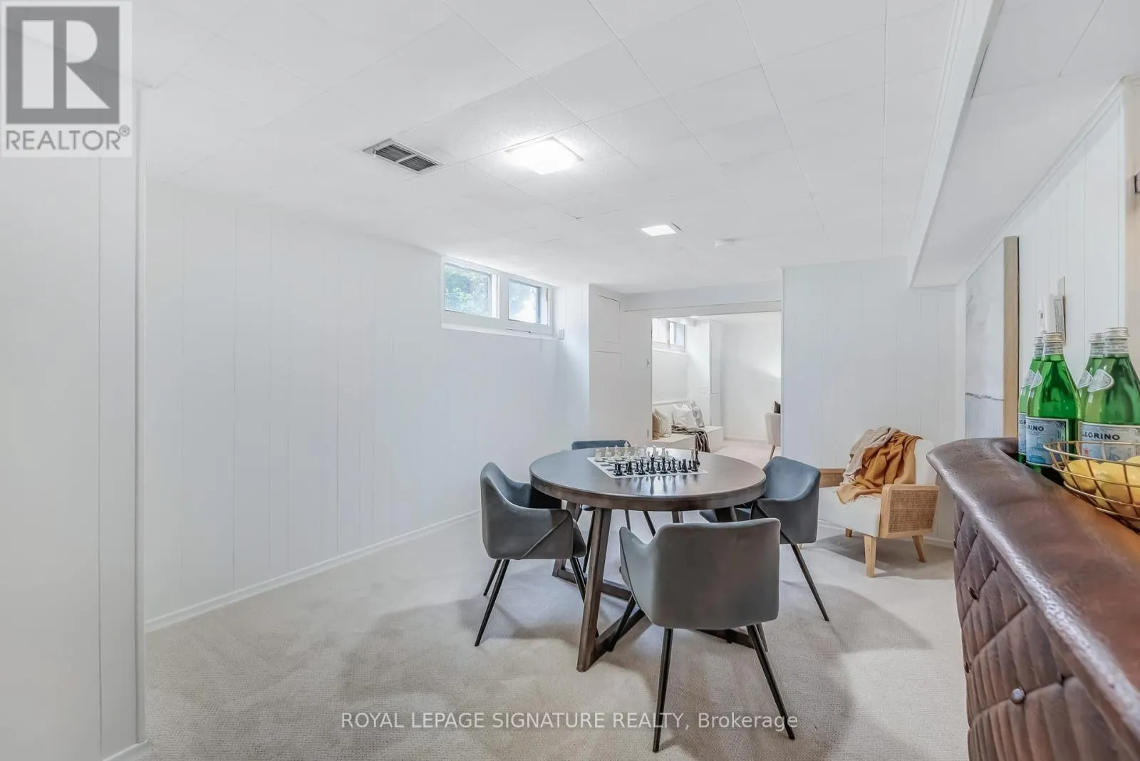 6 LYNN GATE CRESCENT