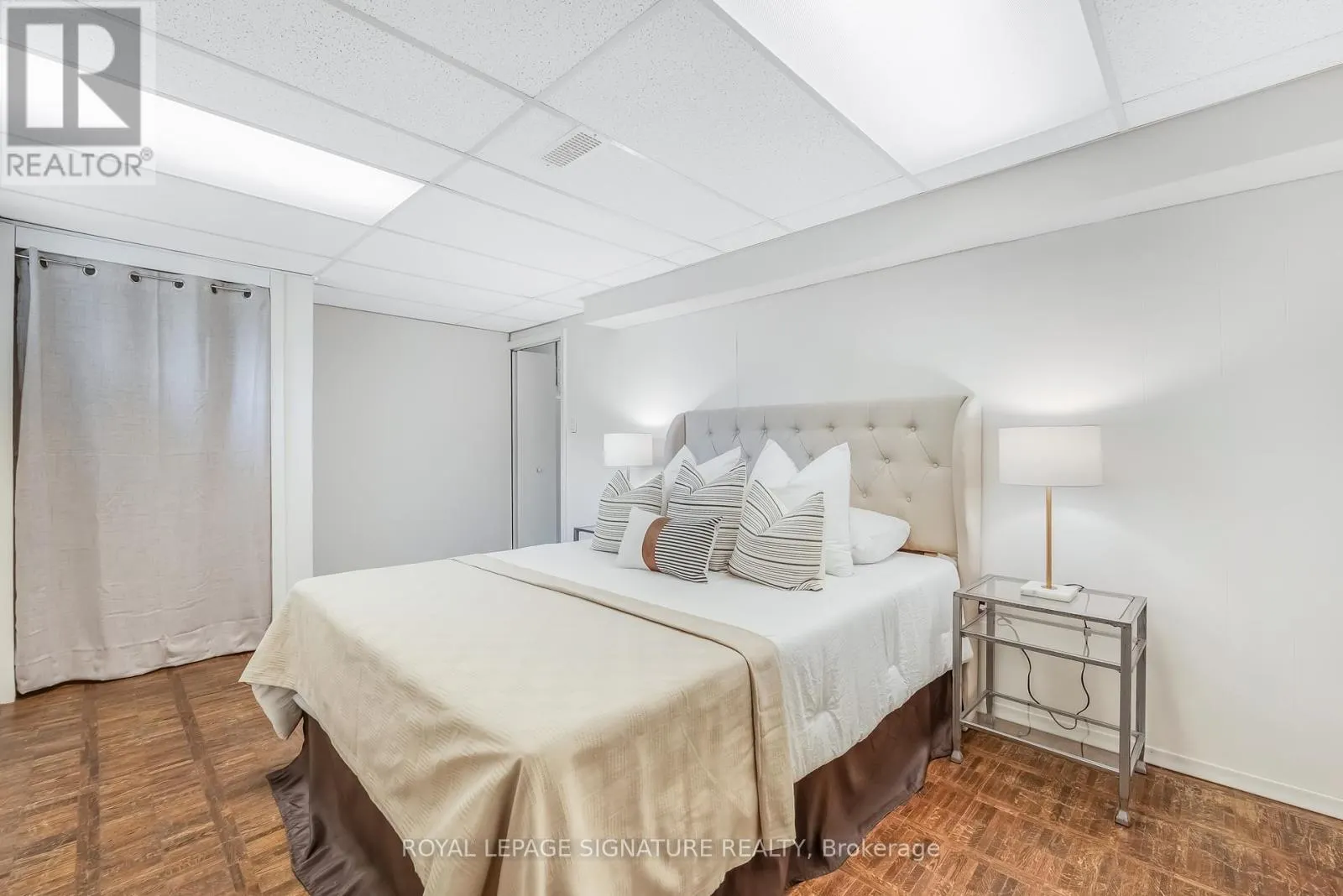 6 LYNN GATE CRESCENT