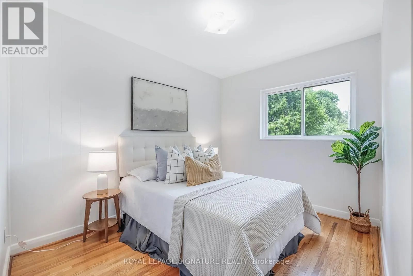 6 LYNN GATE CRESCENT
