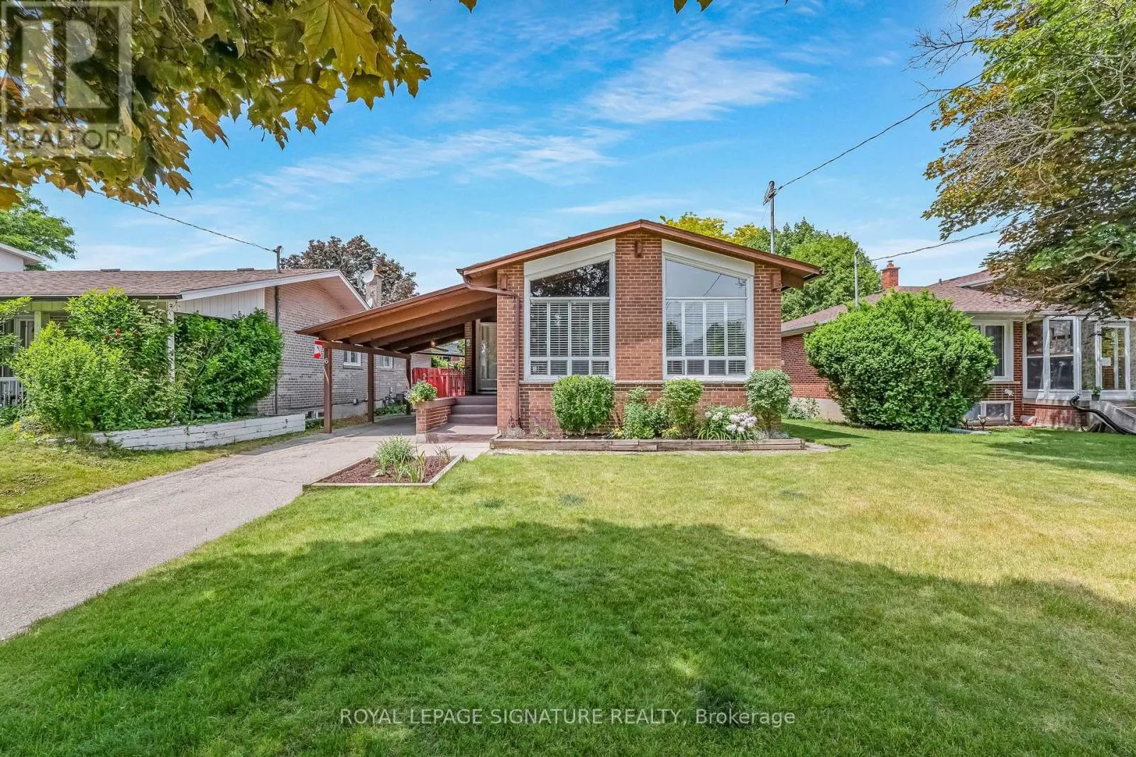 6 LYNN GATE CRESCENT