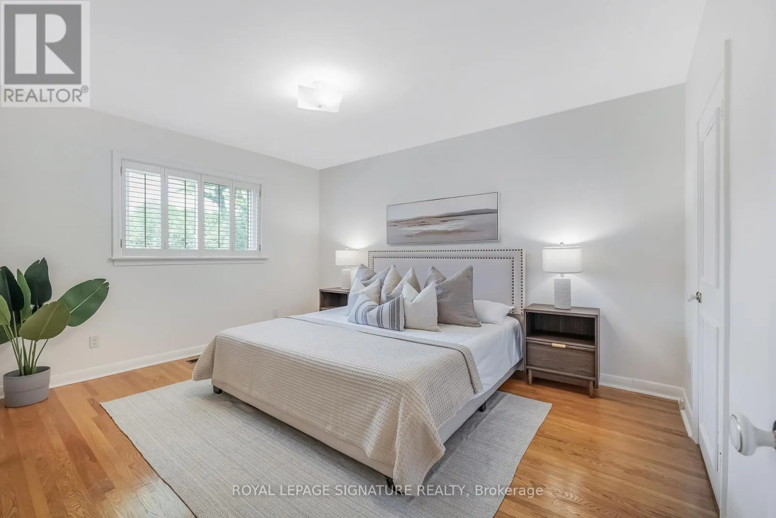 6 LYNN GATE CRESCENT