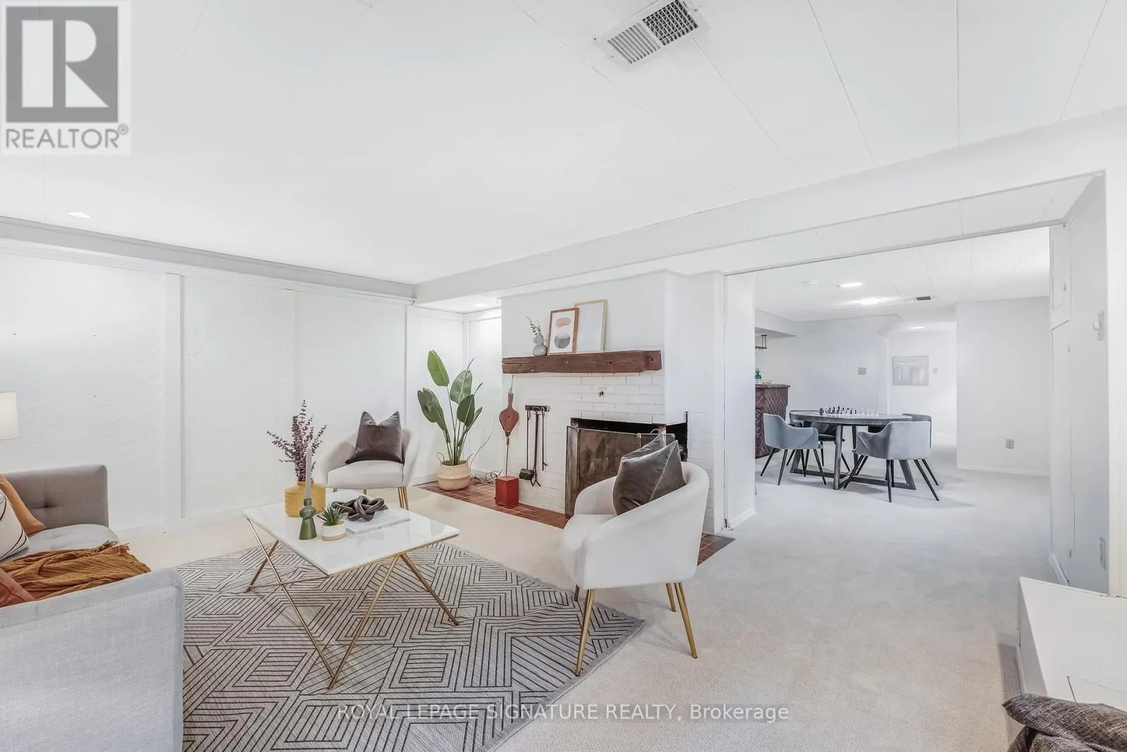 6 LYNN GATE CRESCENT