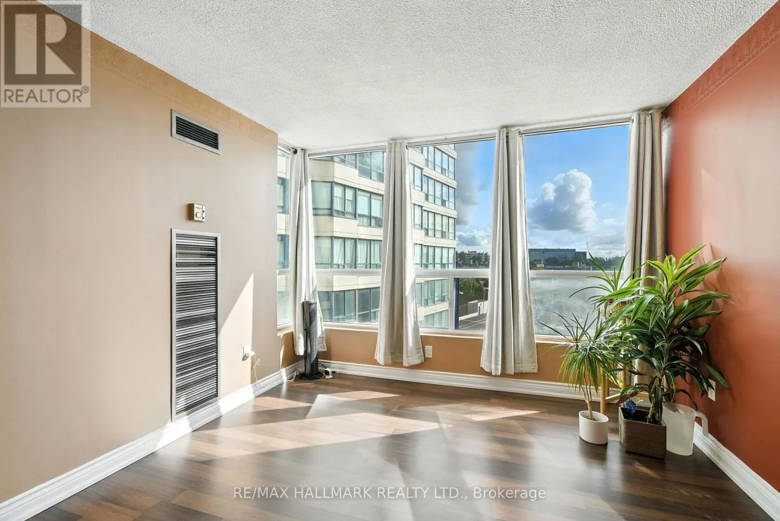 #802 - 3050 ELLESMERE ROAD