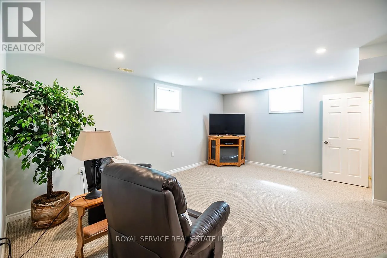 15 BLOOM AVENUE