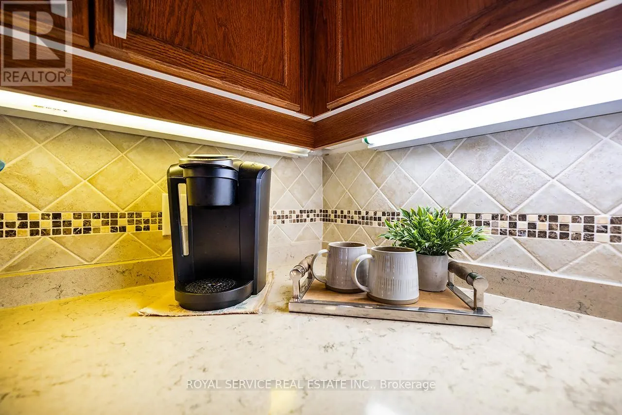 15 BLOOM AVENUE