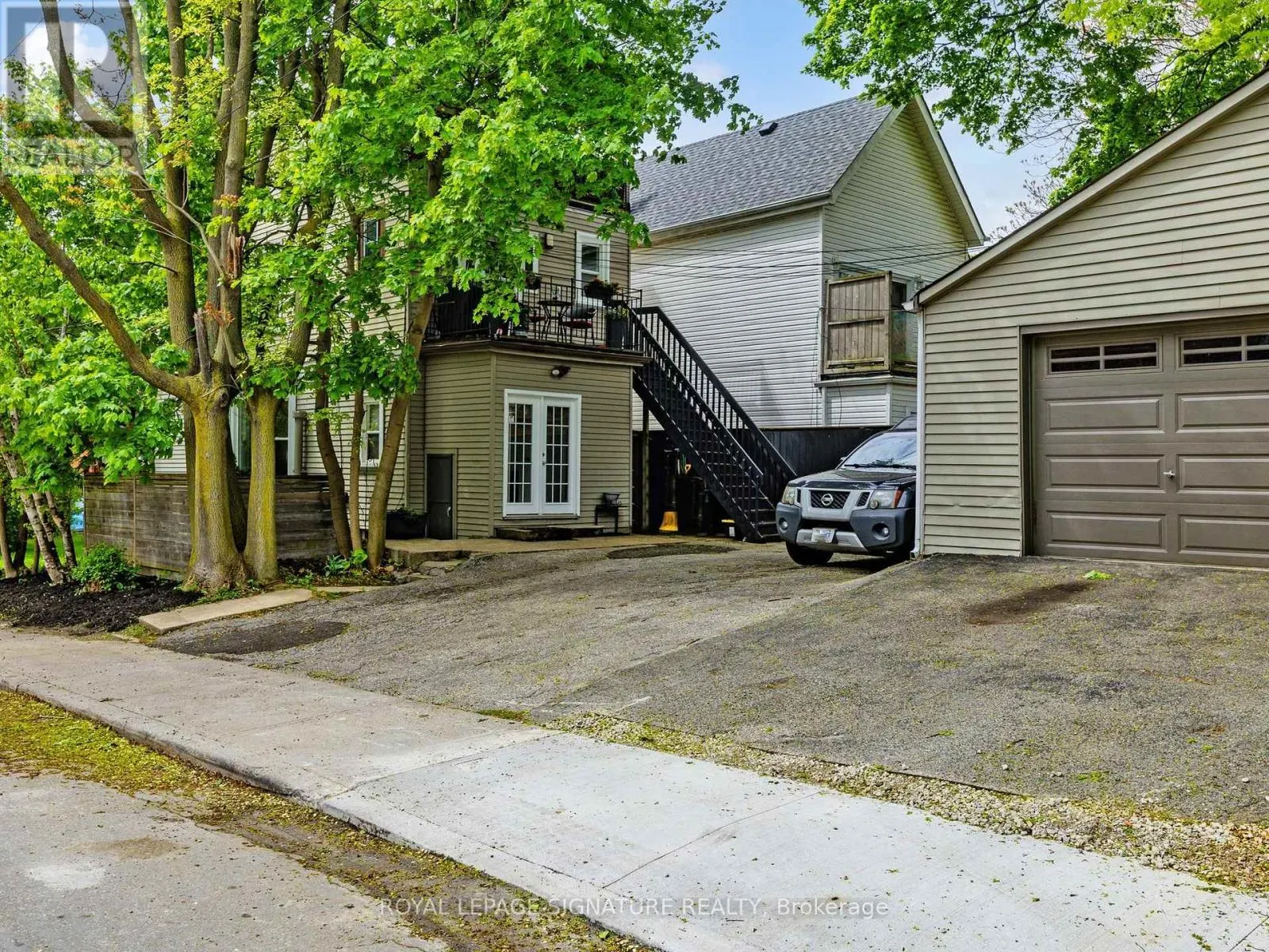 8 FAIRFORD AVENUE