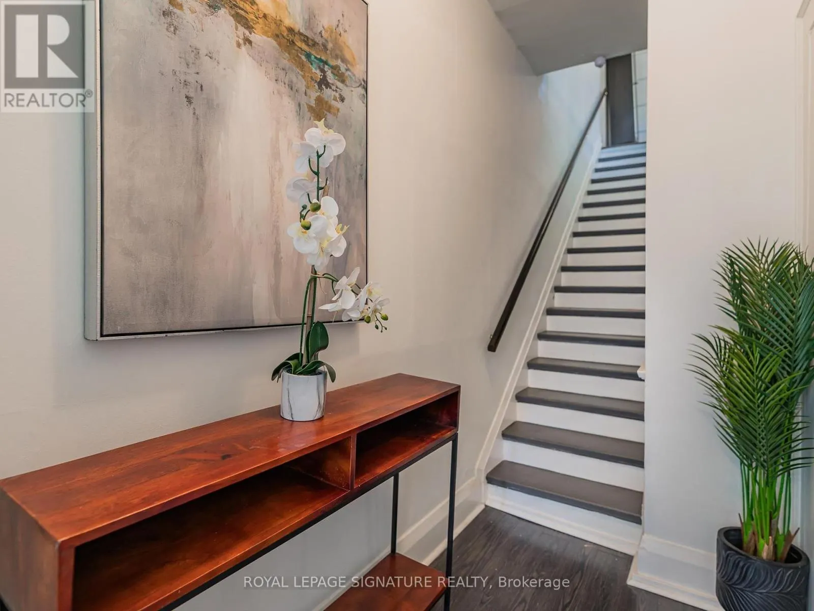 8 FAIRFORD AVENUE