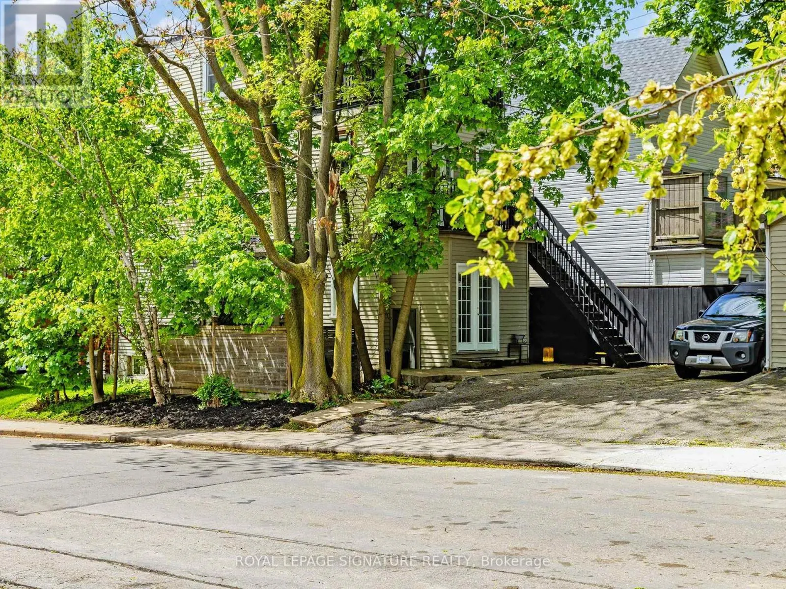 8 FAIRFORD AVENUE