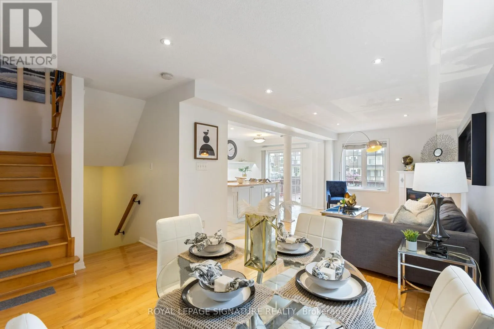 27 LUNNEY CRESCENT