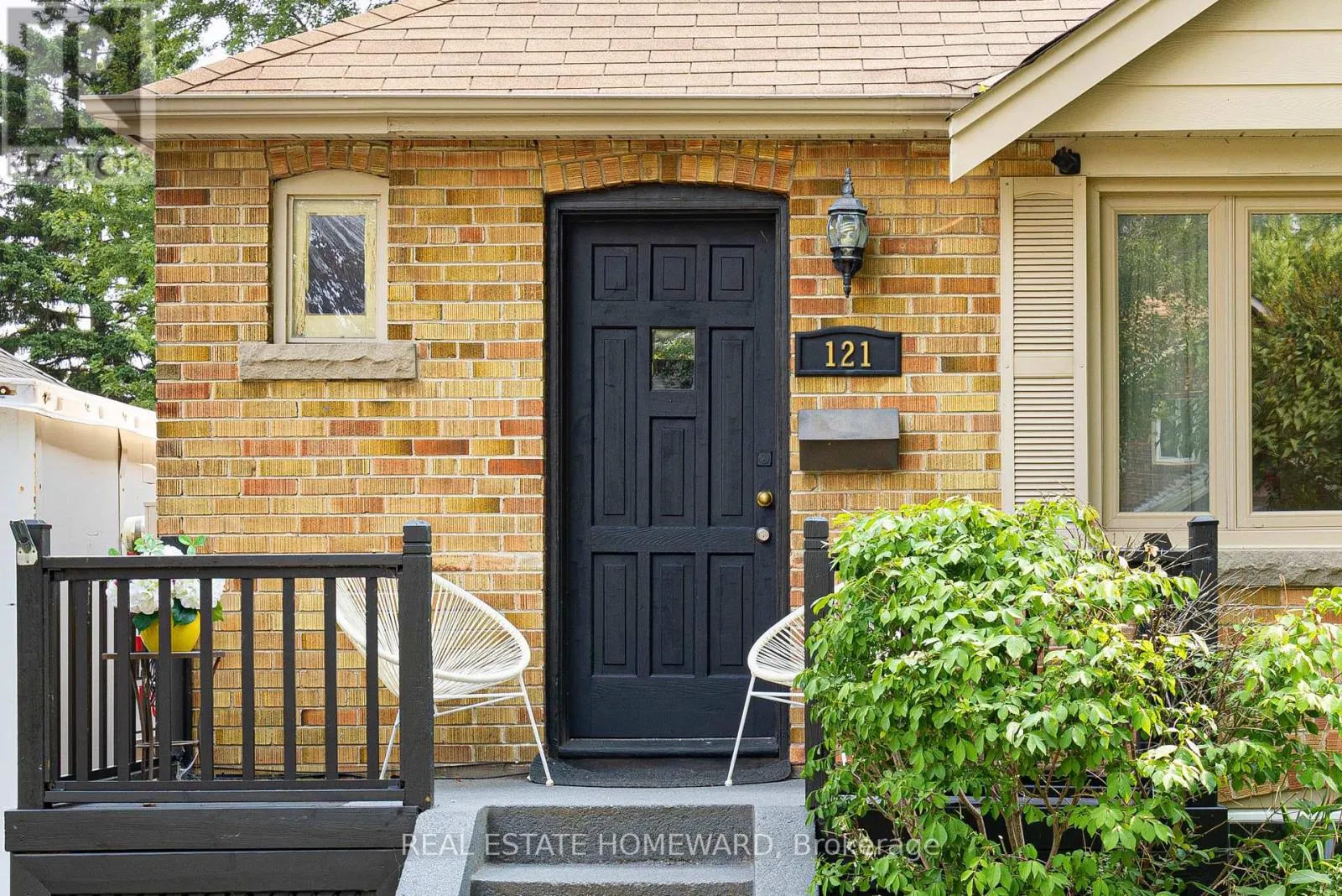 121 SANDOWN AVENUE