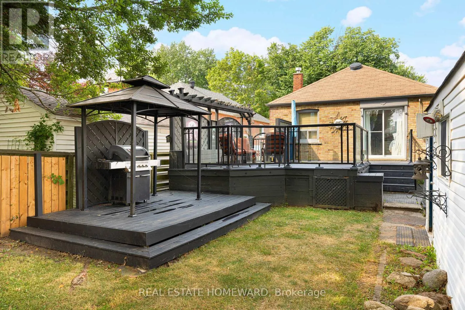 121 SANDOWN AVENUE