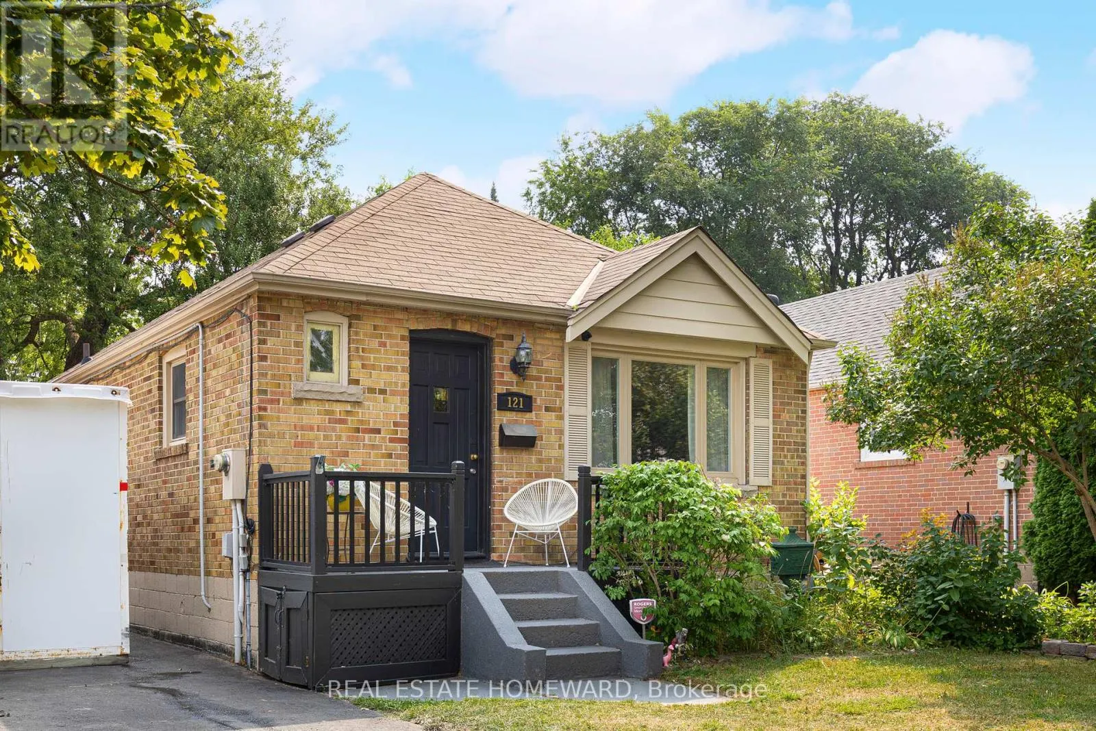 121 SANDOWN AVENUE