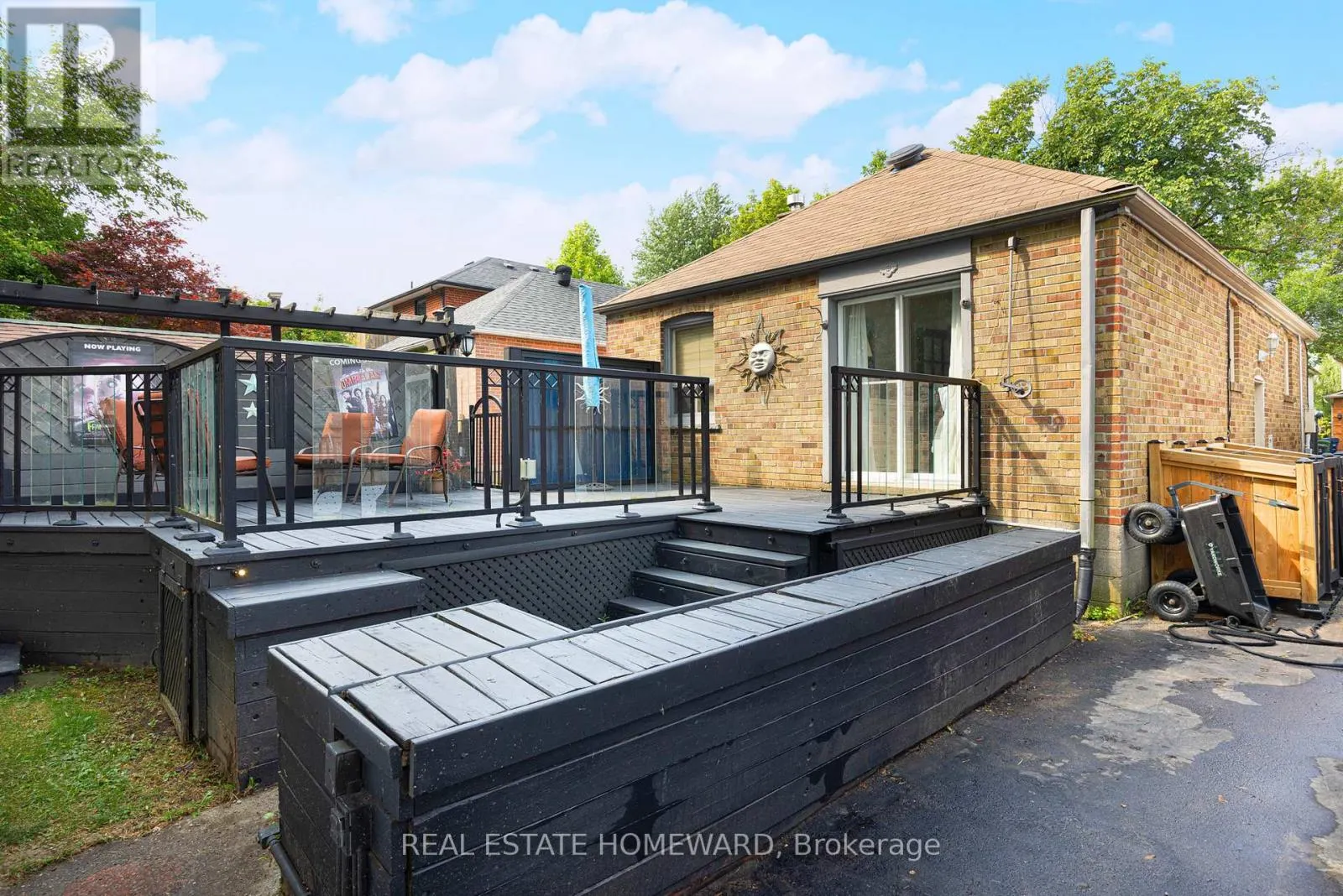 121 SANDOWN AVENUE